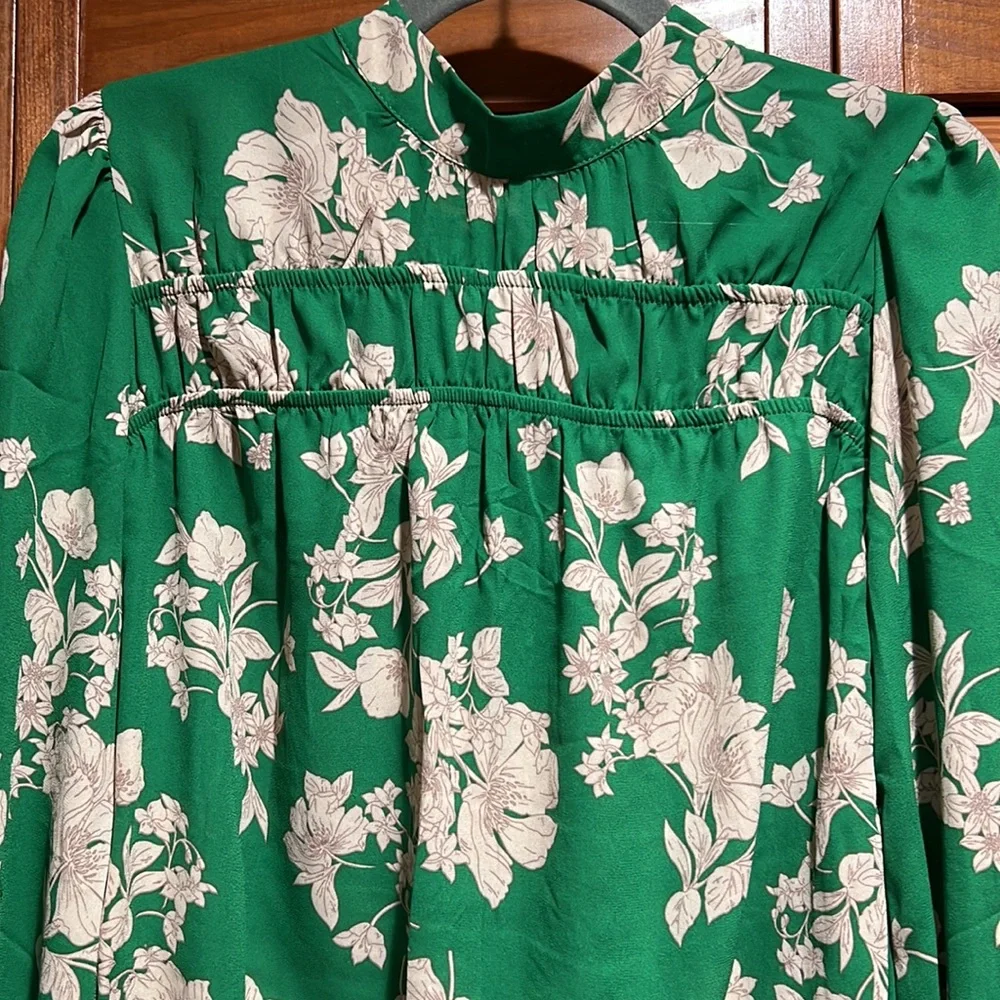 Women’s Sienna Sky top with tie back. Great condition. Size Small. - Picture 2 of 5